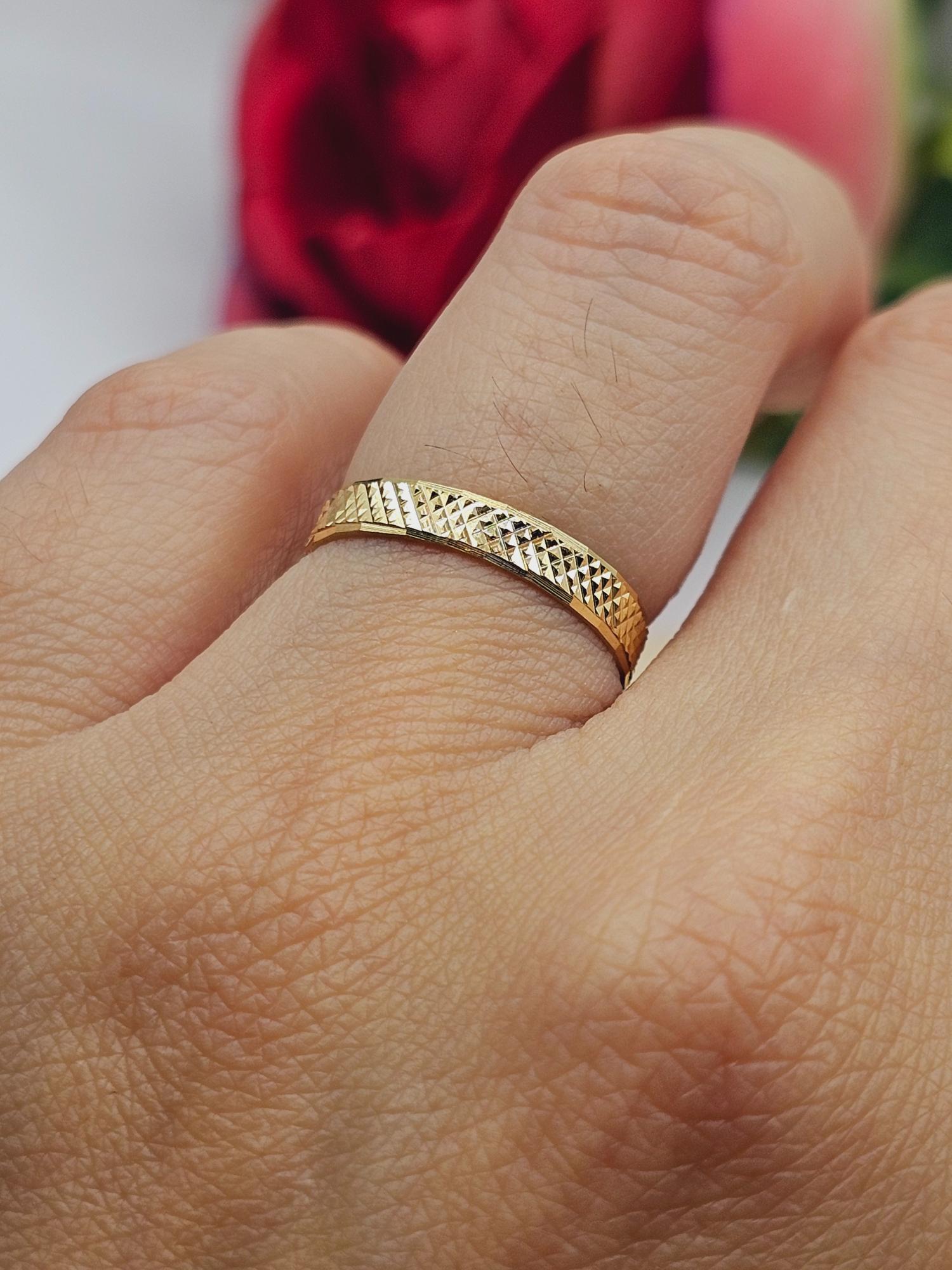 Argolla de matrimonio tallada 3 mm 1.5 grs Oro 18k 1