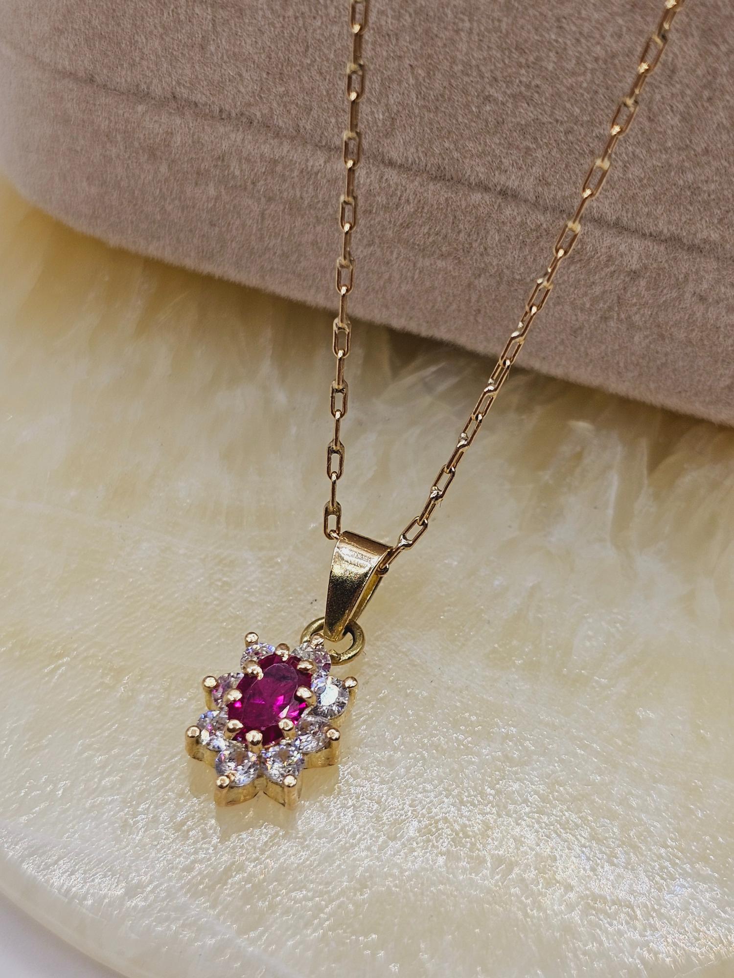 Cadena limada 50 cm y colgante lady rubí 3.6 grs Oro 18k 3