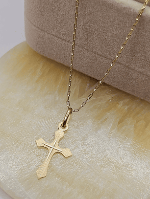 Cadena 50 cm y cruz satinada 2.7 grs Oro 18k