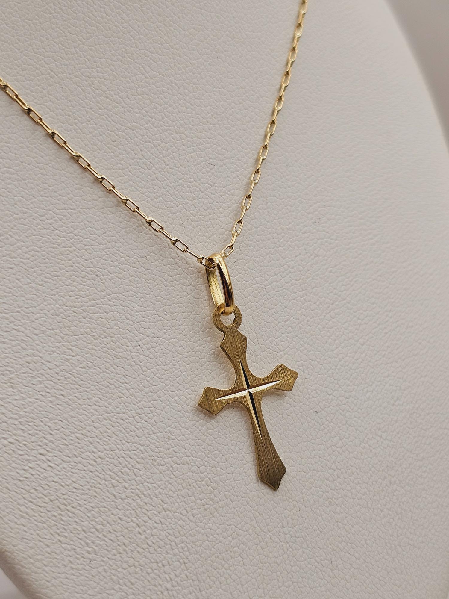 Cadena 50 cm y cruz satinada 2.7 grs Oro 18k 3