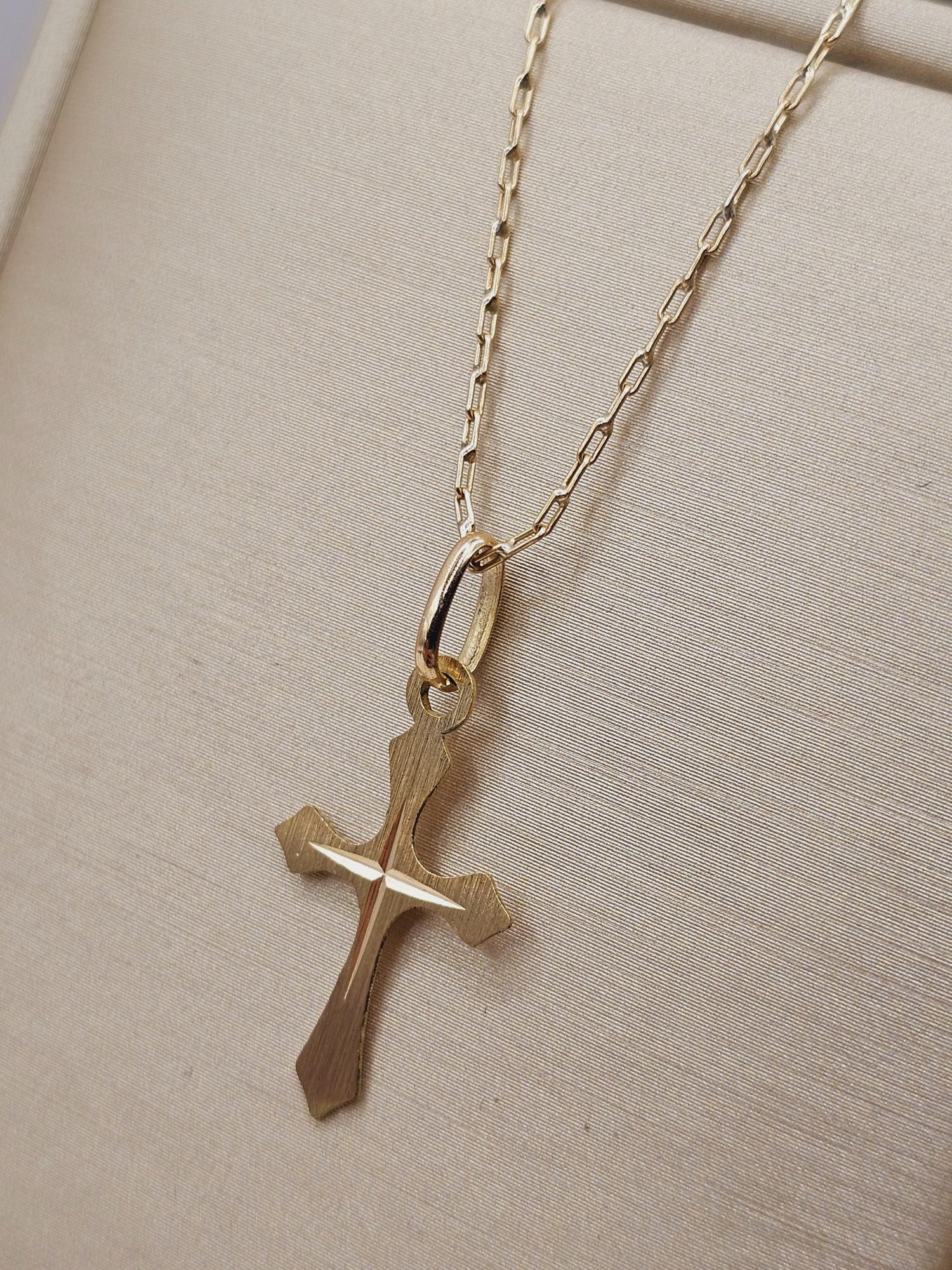 Cadena 50 cm y cruz satinada 2.7 grs Oro 18k 1