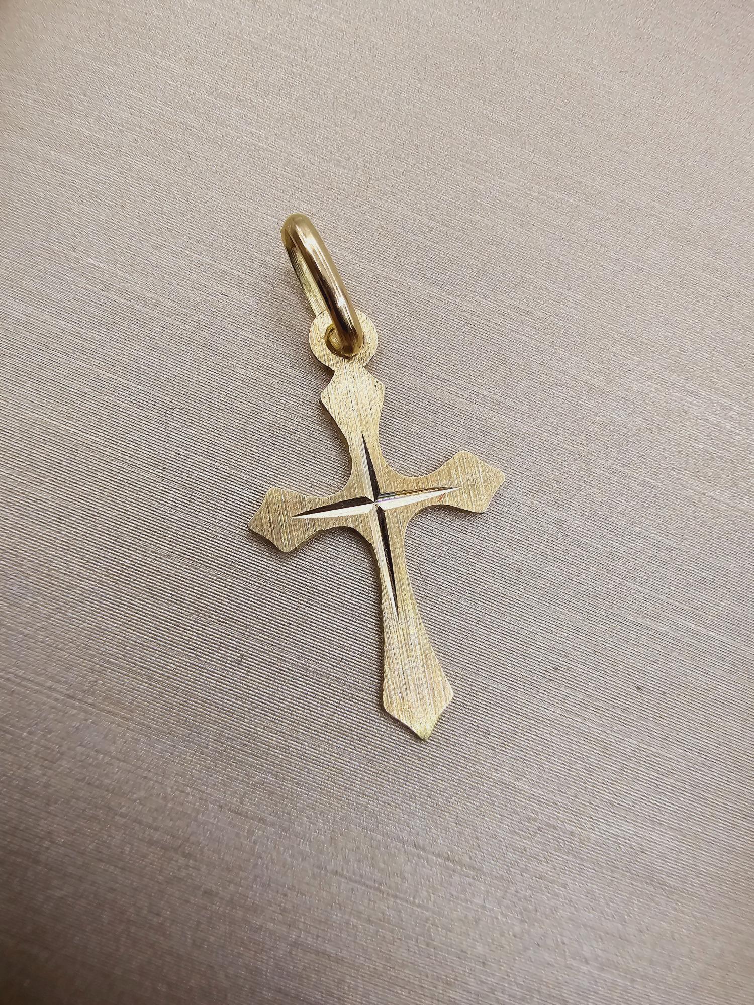 Colgante cruz satinada 14 mm 0.8 grs oro 18k 1