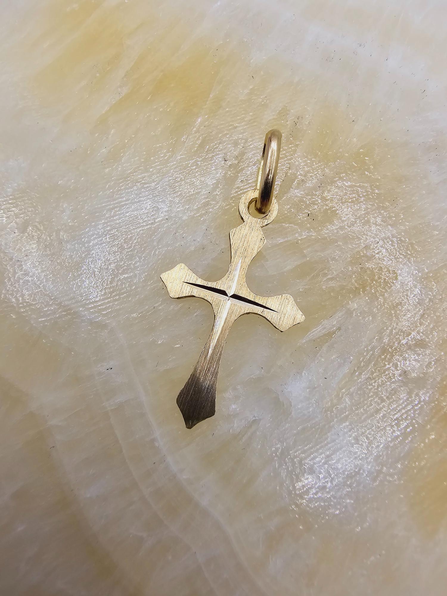 Colgante cruz satinada 14 mm 0.8 grs oro 18k 2