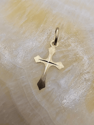 Colgante cruz satinada 14 mm 0.8 grs oro 18k