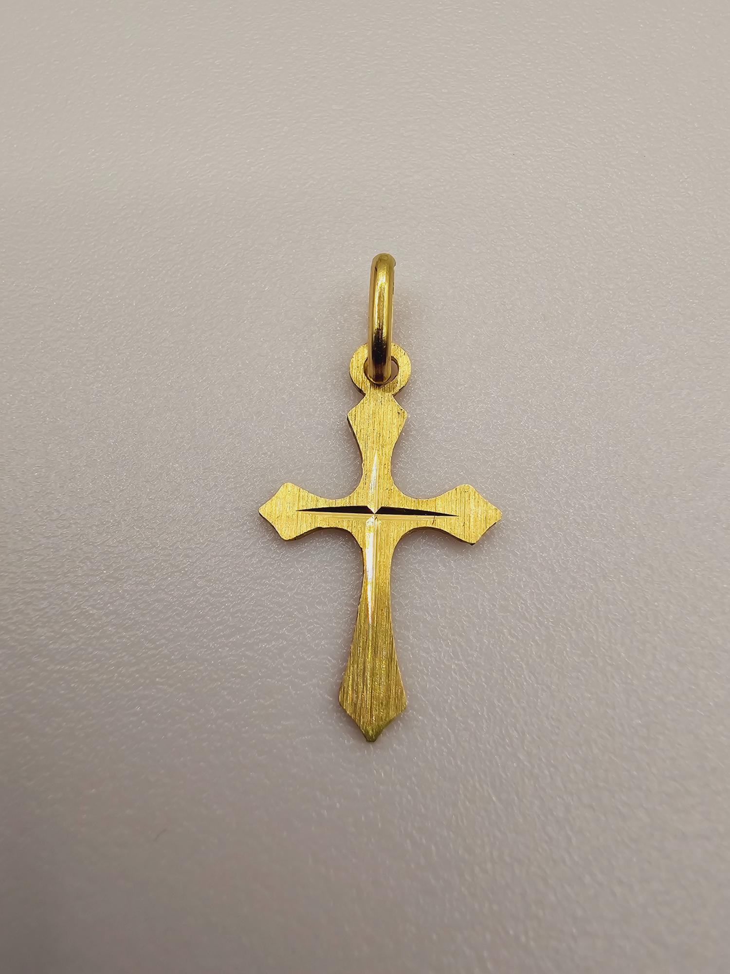 Colgante cruz satinada 14 mm 0.8 grs oro 18k 3