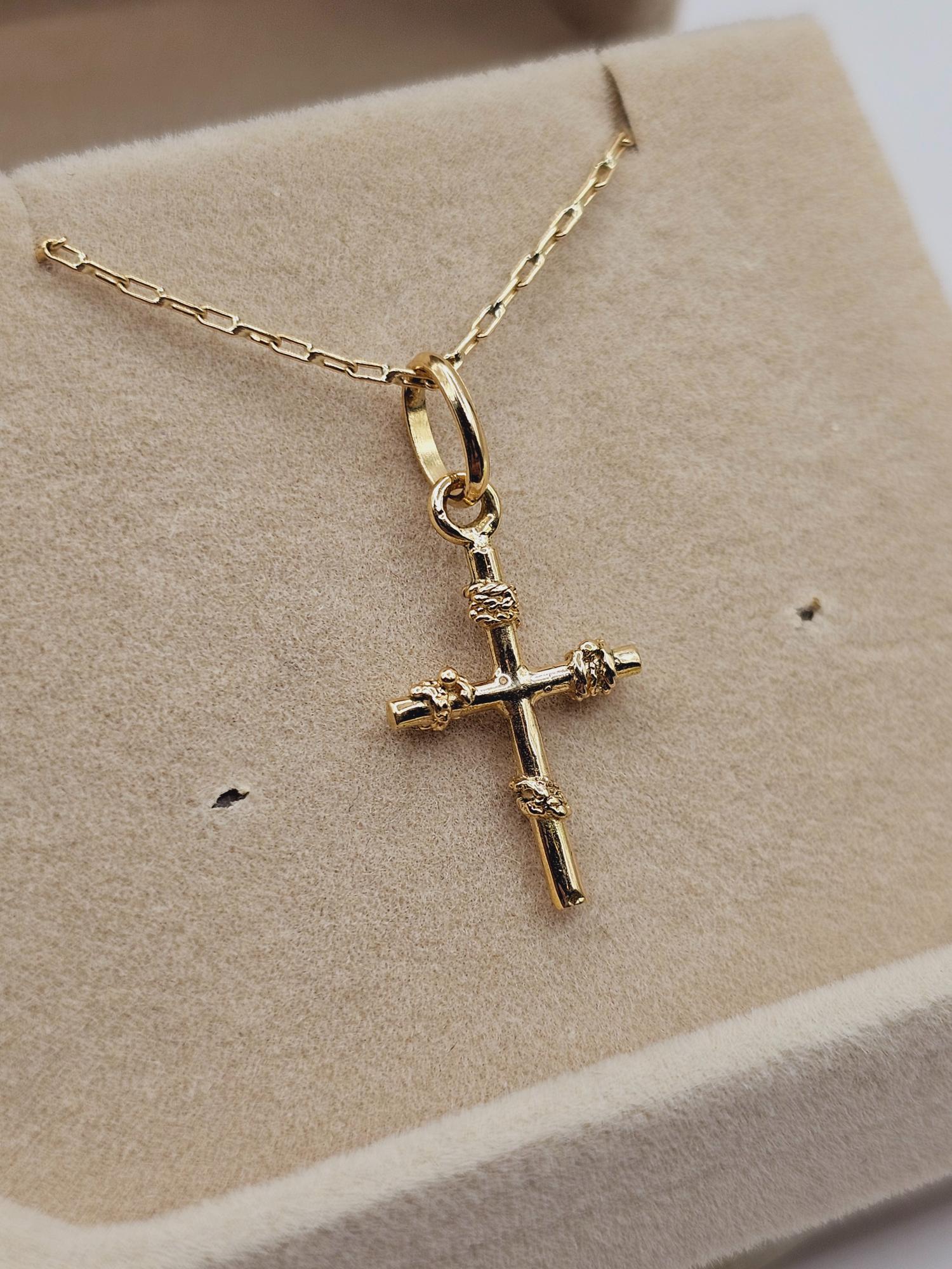 Cadena limada 50 cm y cruz amarras 25 mm 3.3 grs Oro 18k 4