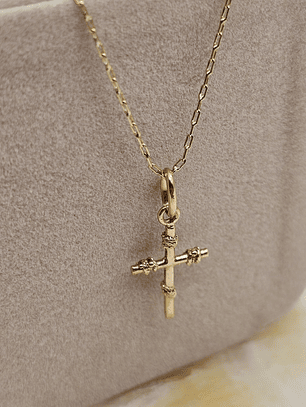 Cadena limada 50 cm y cruz amarras 25 mm 3.3 grs Oro 18k