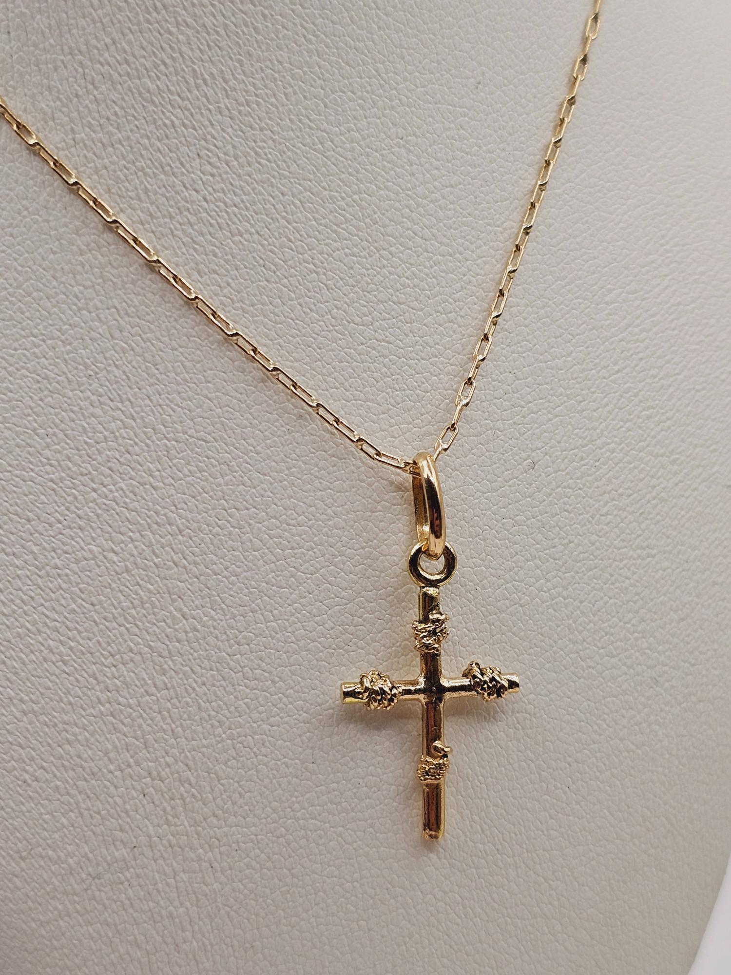 Cadena limada 50 cm y cruz amarras 25 mm 3.3 grs Oro 18k 3