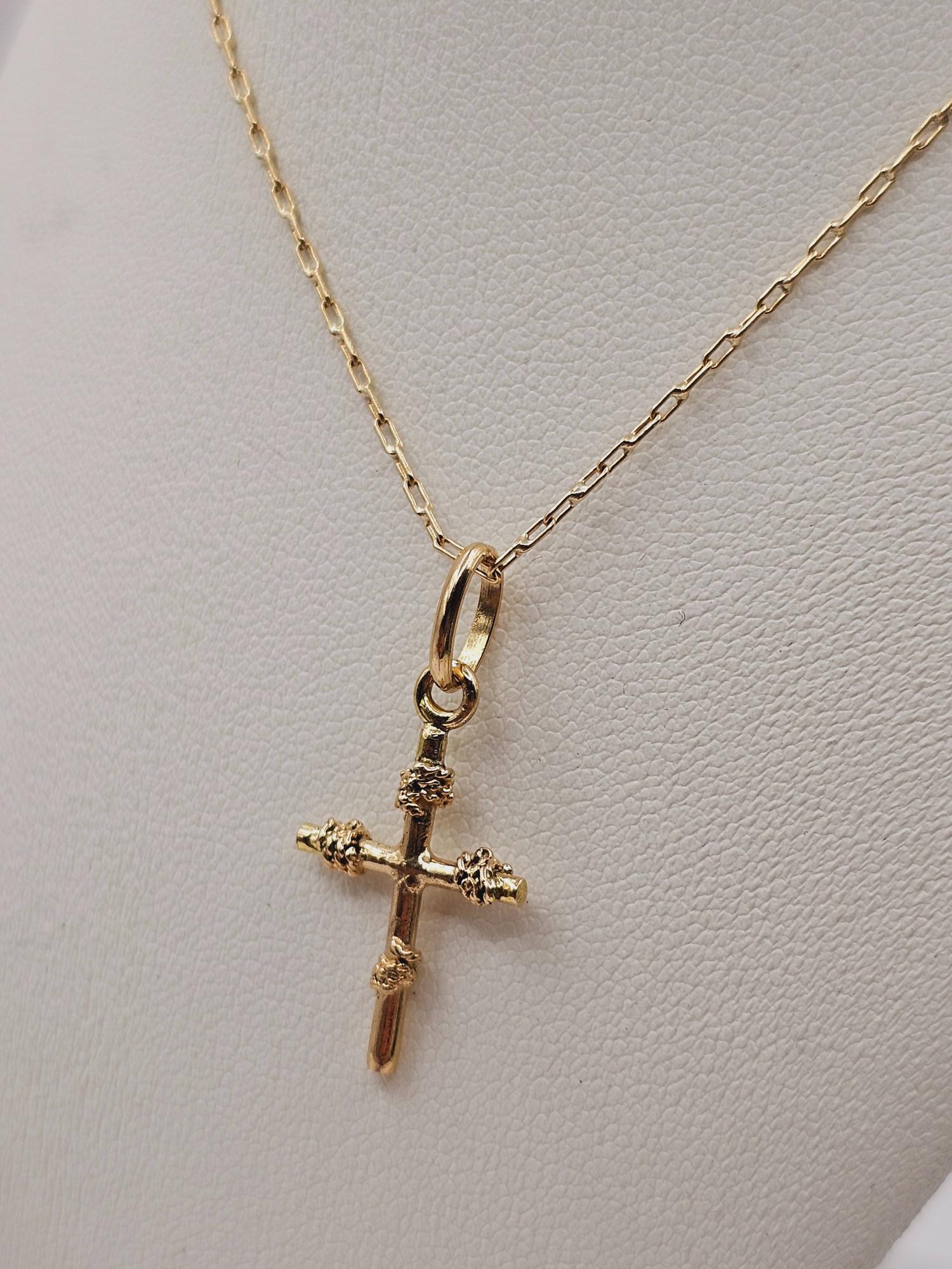 Cadena limada 50 cm y cruz amarras 25 mm 3.3 grs Oro 18k 1