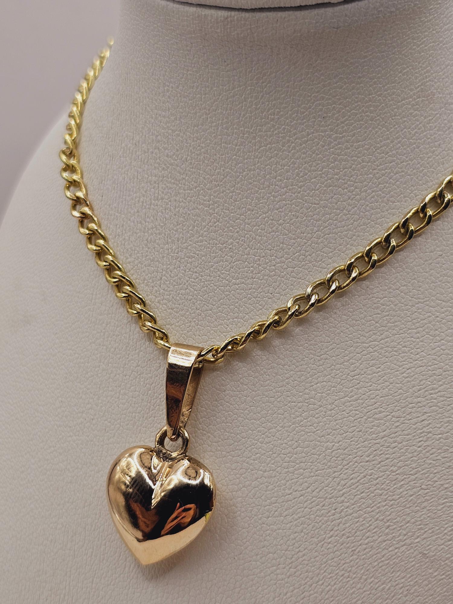 Cadena grumete 55 cm y corazón 28 mm 19 grs Oro 18k 4