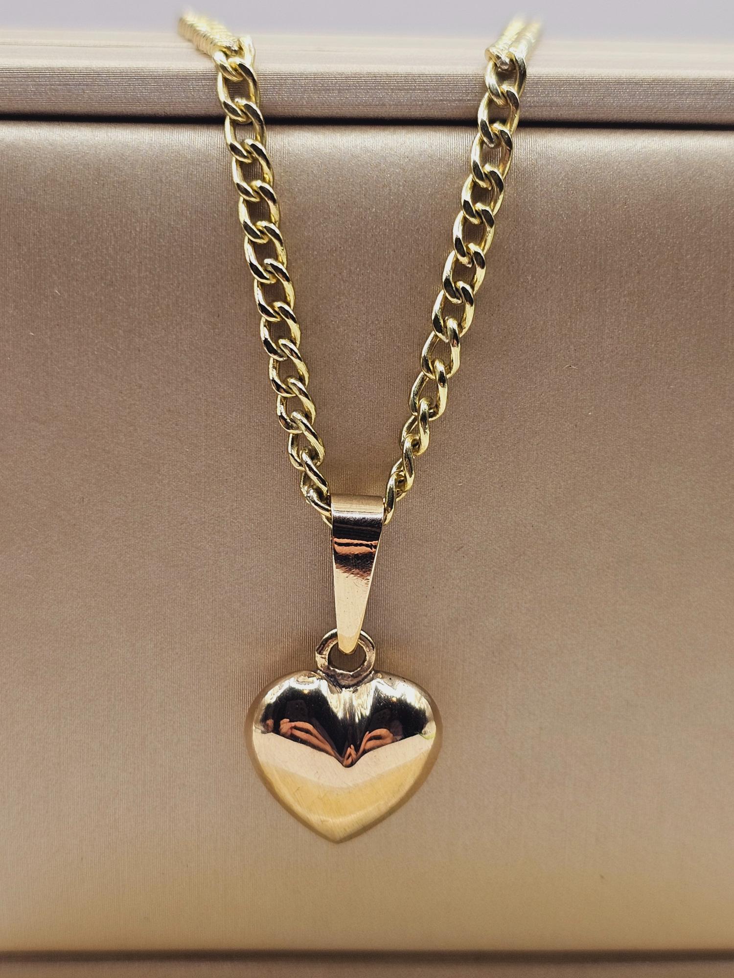 Cadena grumete 55 cm y corazón 28 mm 19 grs Oro 18k 5