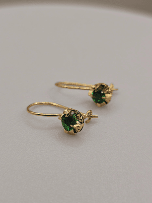 Aros chaton con gancho y esmeralda 17 mm 1.5 grs Oro 18k