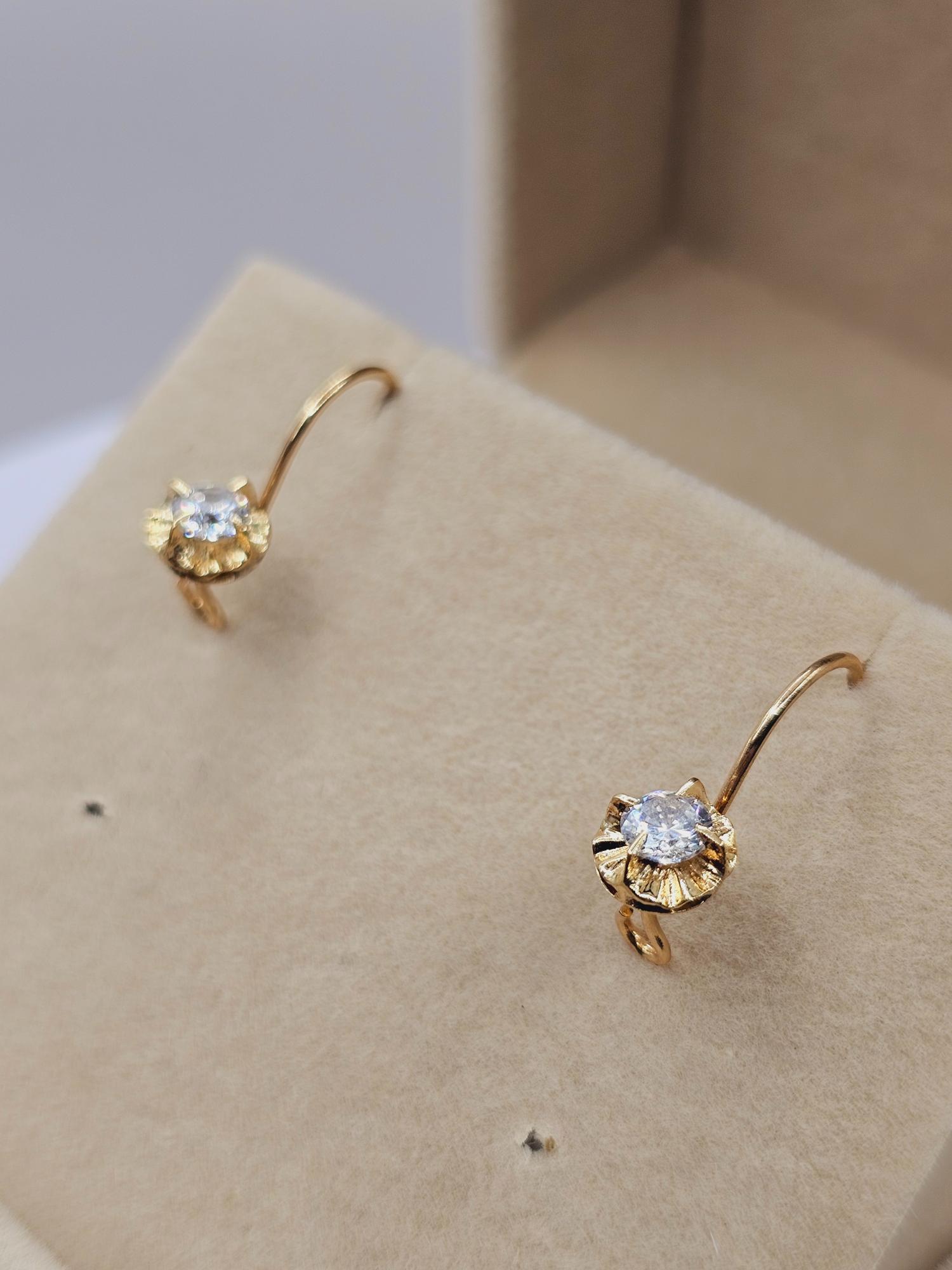 Aros chaton con gancho y circón 17 mm 1.5 grs Oro 18k 2