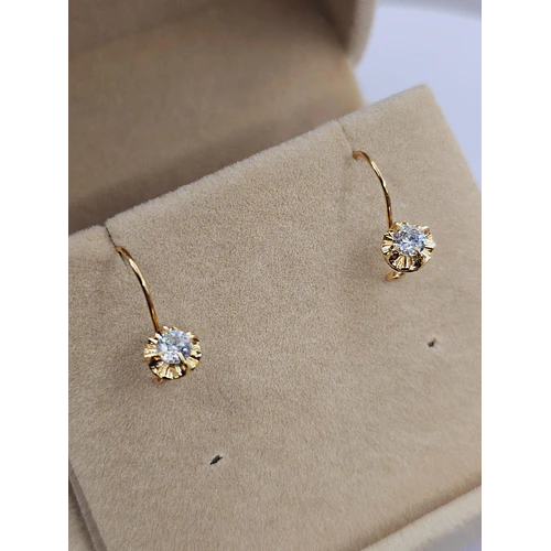 Aros chaton con gancho y circón 17 mm 1.5 grs Oro 18k
