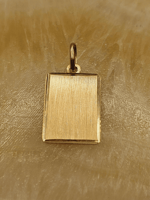 Colgante placa satinada bordes 19 mm 1.8 grs Oro 18k