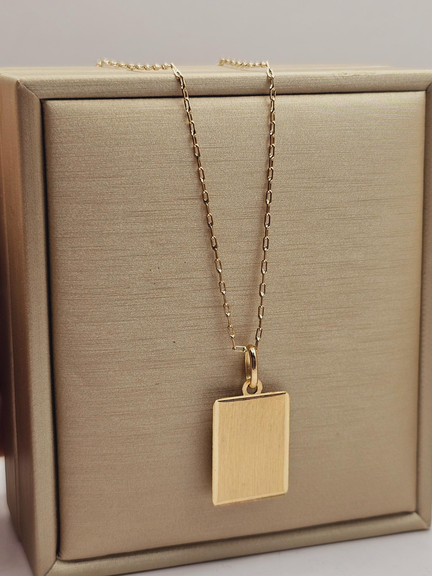 Cadena limada 50 cm y placa 19 mm 3.6 grs Oro 18k 3