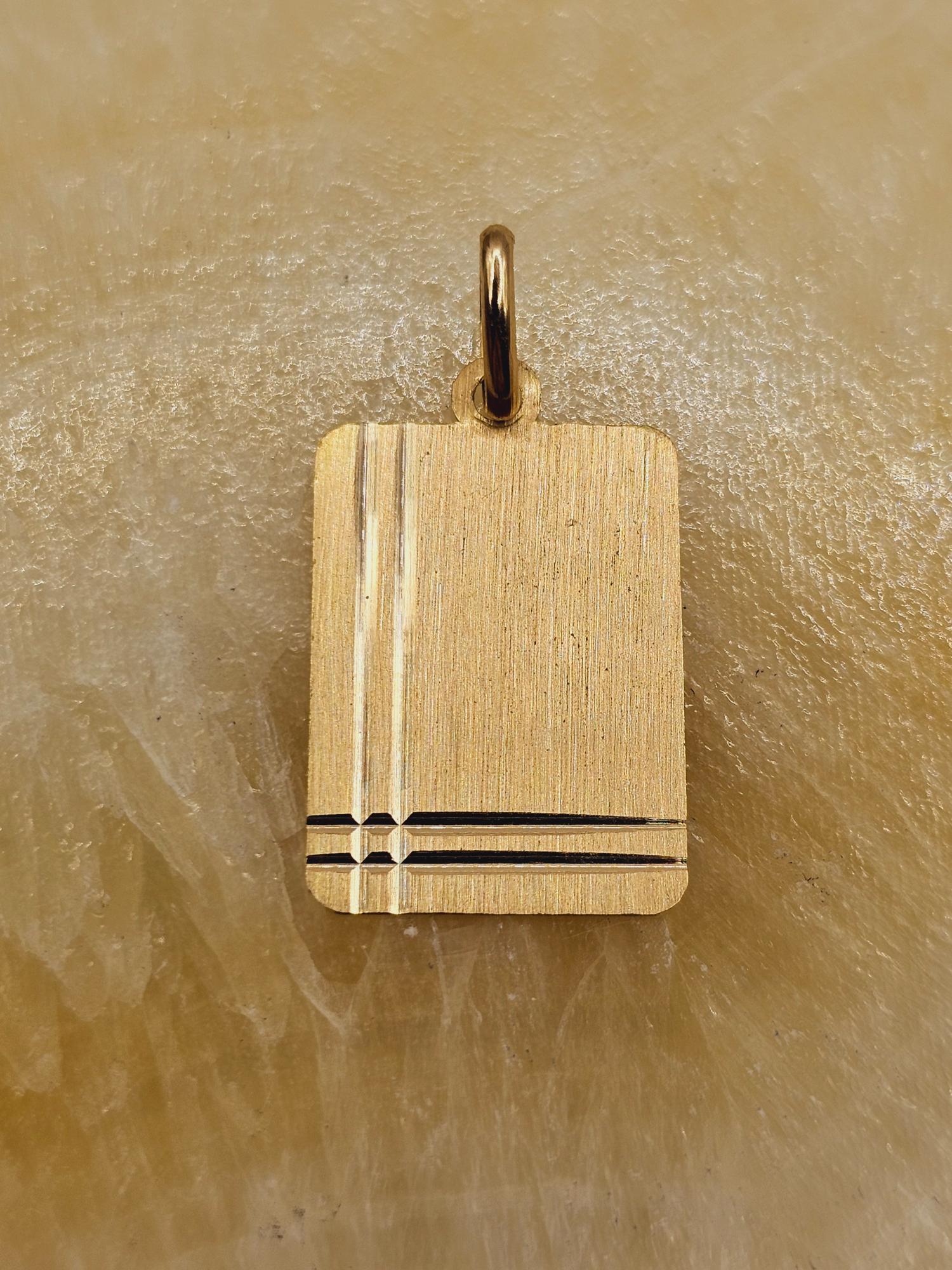 Colgante placa satinada 17 mm 1.8 grs Oro 18k 1