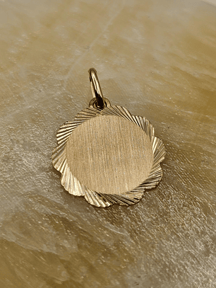 Colgante disco flor 18 mm 1.5 grs Oro 18k