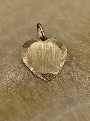 Colgante corazón satinado 24 mm 1.5 grs Oro 18k