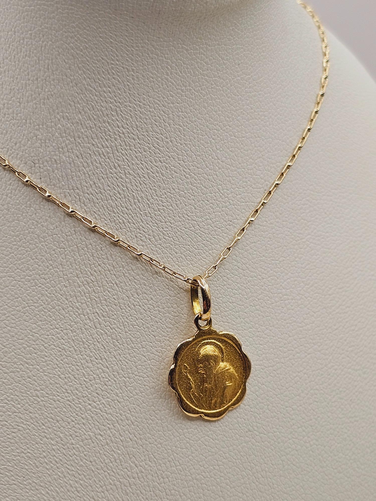 Cadena limada 50 cm y medalla San Benito 13 mm 3.6 grs Oro 18k 2