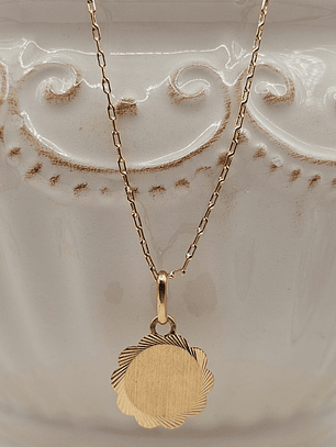 Cadena limada 50 cm y disco flor 14 mm 3 grs Oro 18k