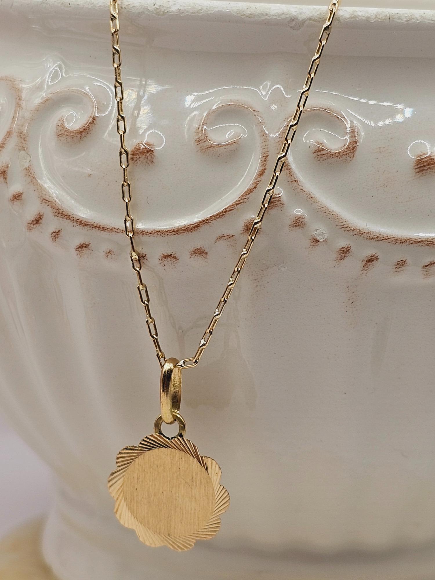 Cadena limada 50 cm y disco flor 14 mm 3 grs Oro 18k 5