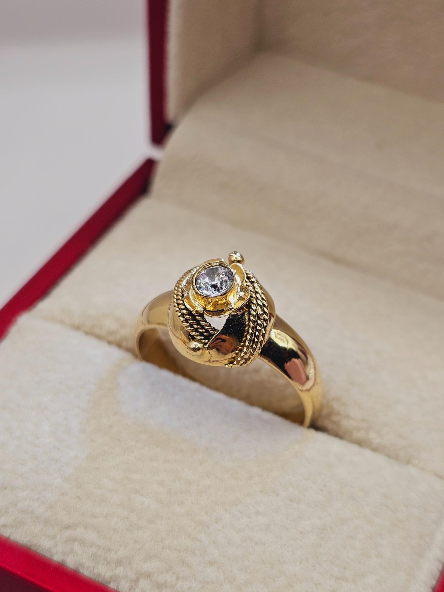 Anillo chevalier clásico circón 4 grs Oro 18k 3