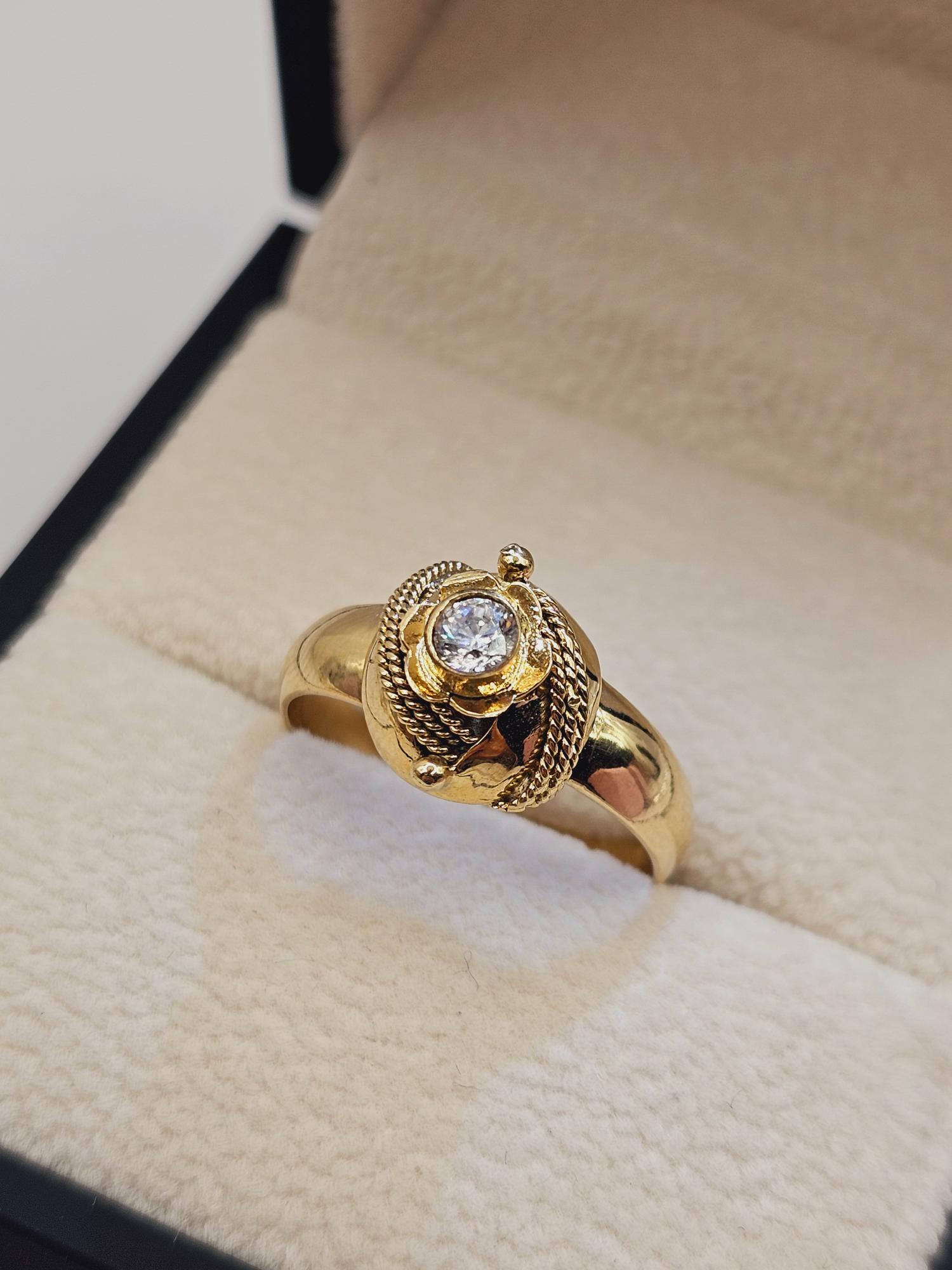 Anillo chevalier clásico circón 4 grs Oro 18k 5
