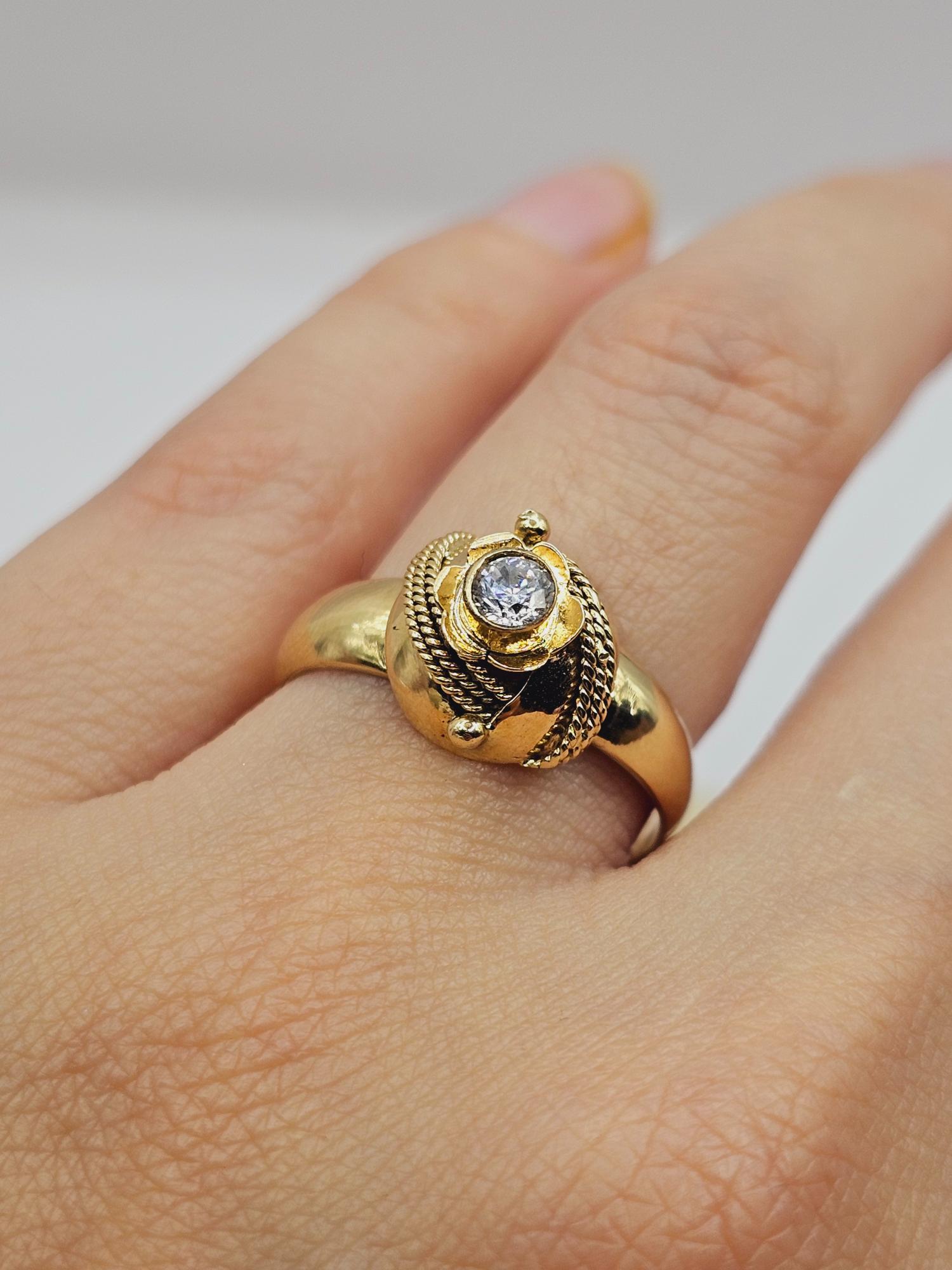 Anillo chevalier clásico circón 4 grs Oro 18k 6
