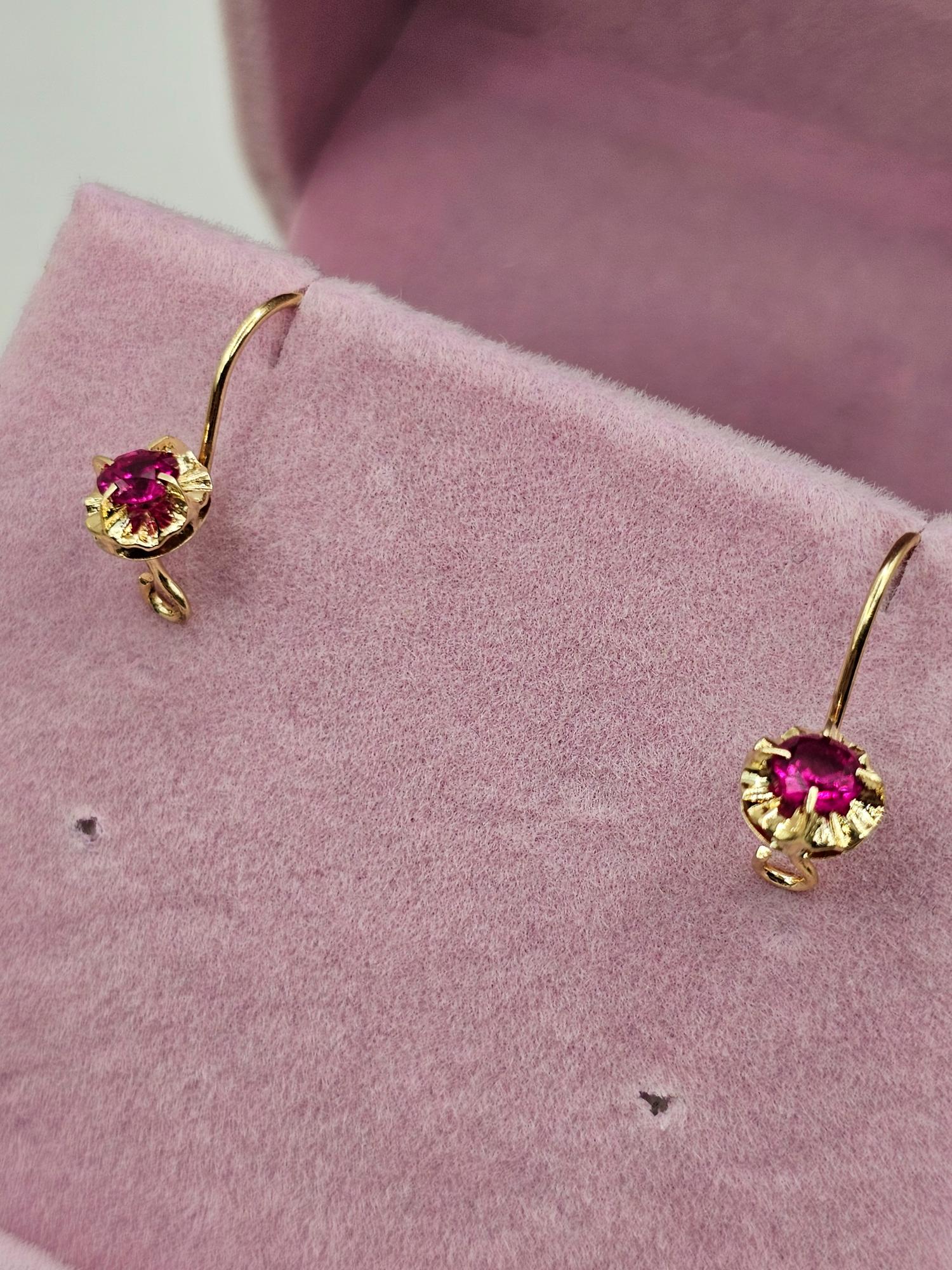 Aros chaton Rubí con gancho 17 mm 1.5 grs Oro 18k 5
