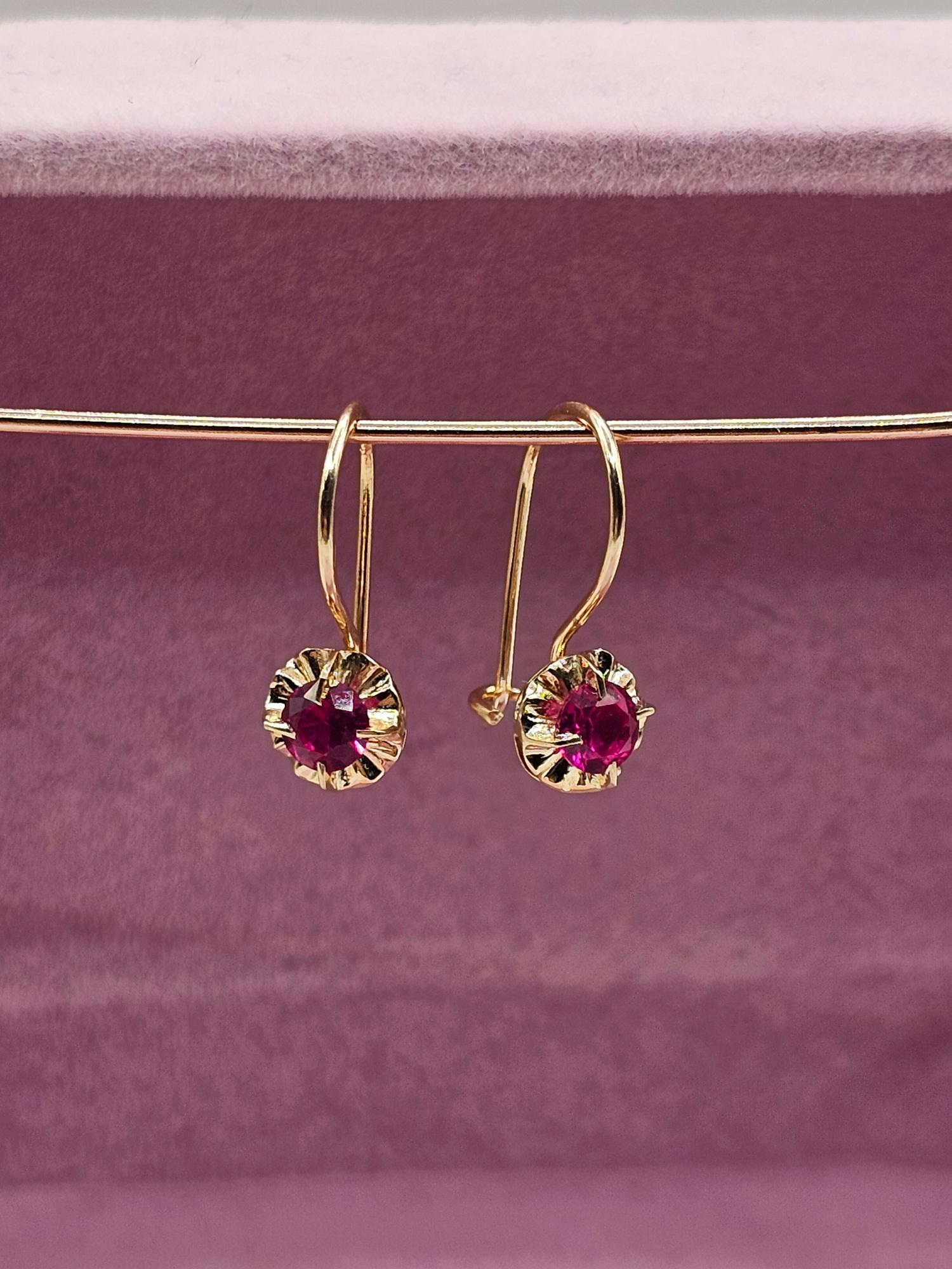 Aros chaton Rubí con gancho 17 mm 1.5 grs Oro 18k 2