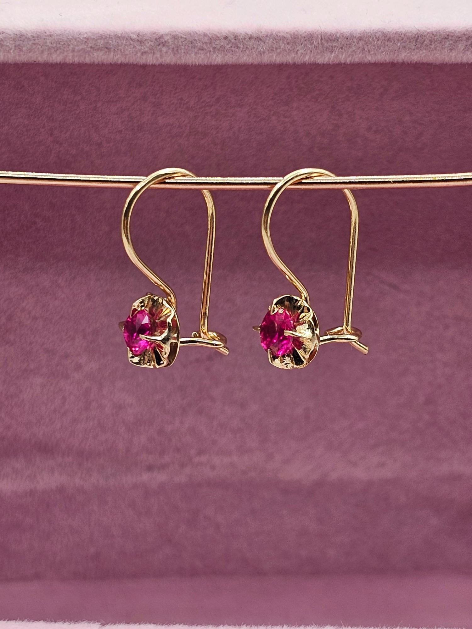 Aros chaton Rubí con gancho 17 mm 1.5 grs Oro 18k 6