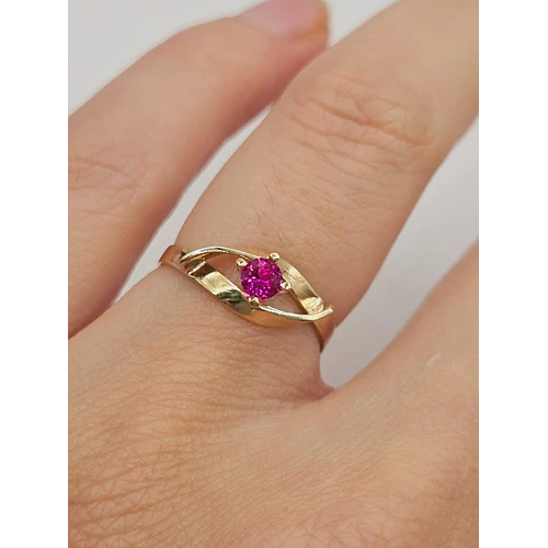 Anillo brillo rubí 1.5 grs Oro 18k