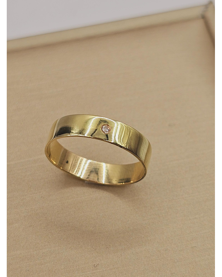 Anillo 4 mm con punto diamante 2 grs Oro amarillo 18k 