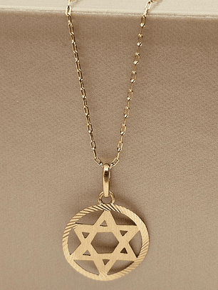 Cadena limada 50 cm y estrella de David satinada 19 mm 3.3 grs Oro 18k