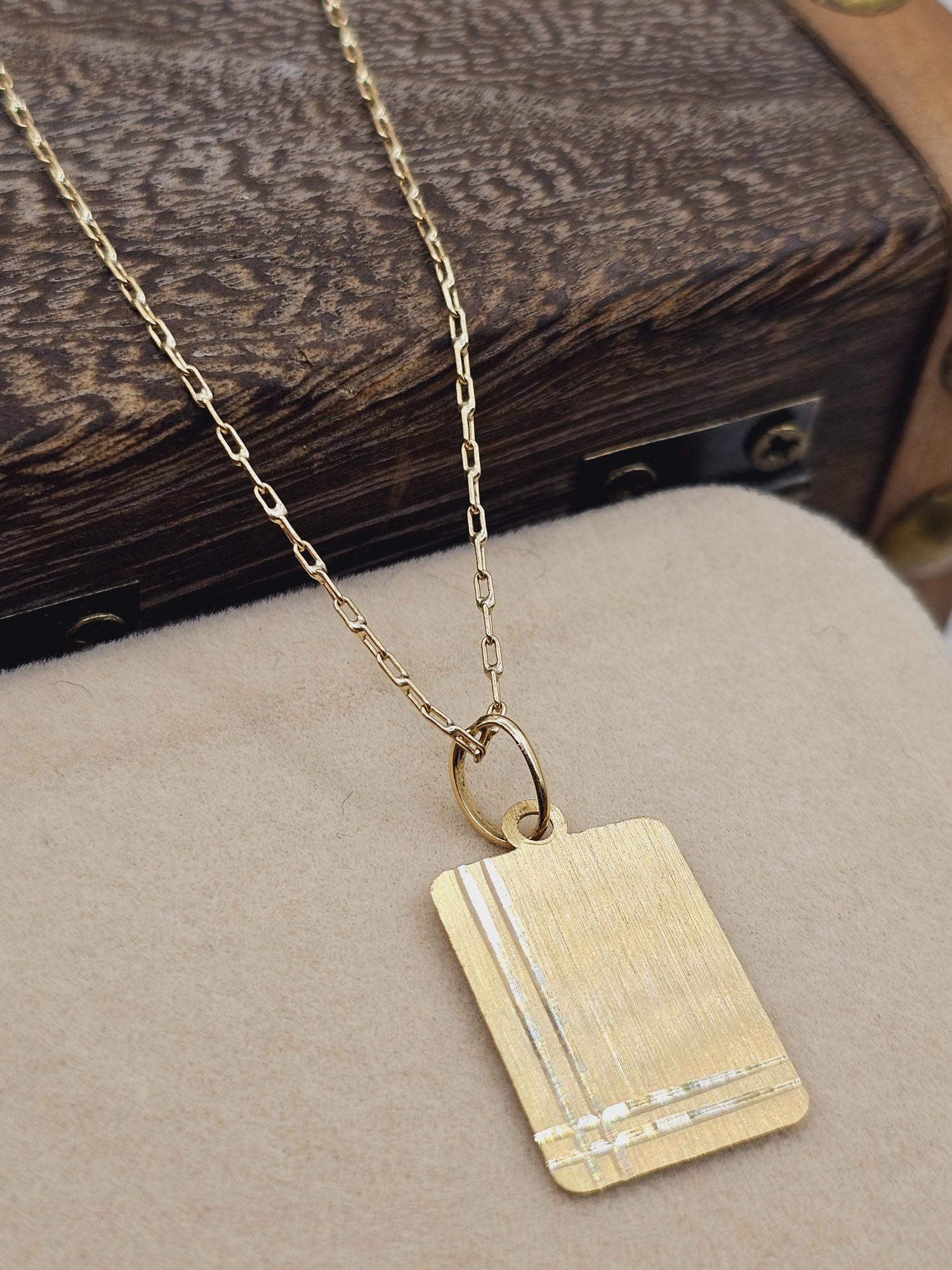 Cadena limada 50 cm y colgante placa 2 cm 3.7 grs Oro 18k  2