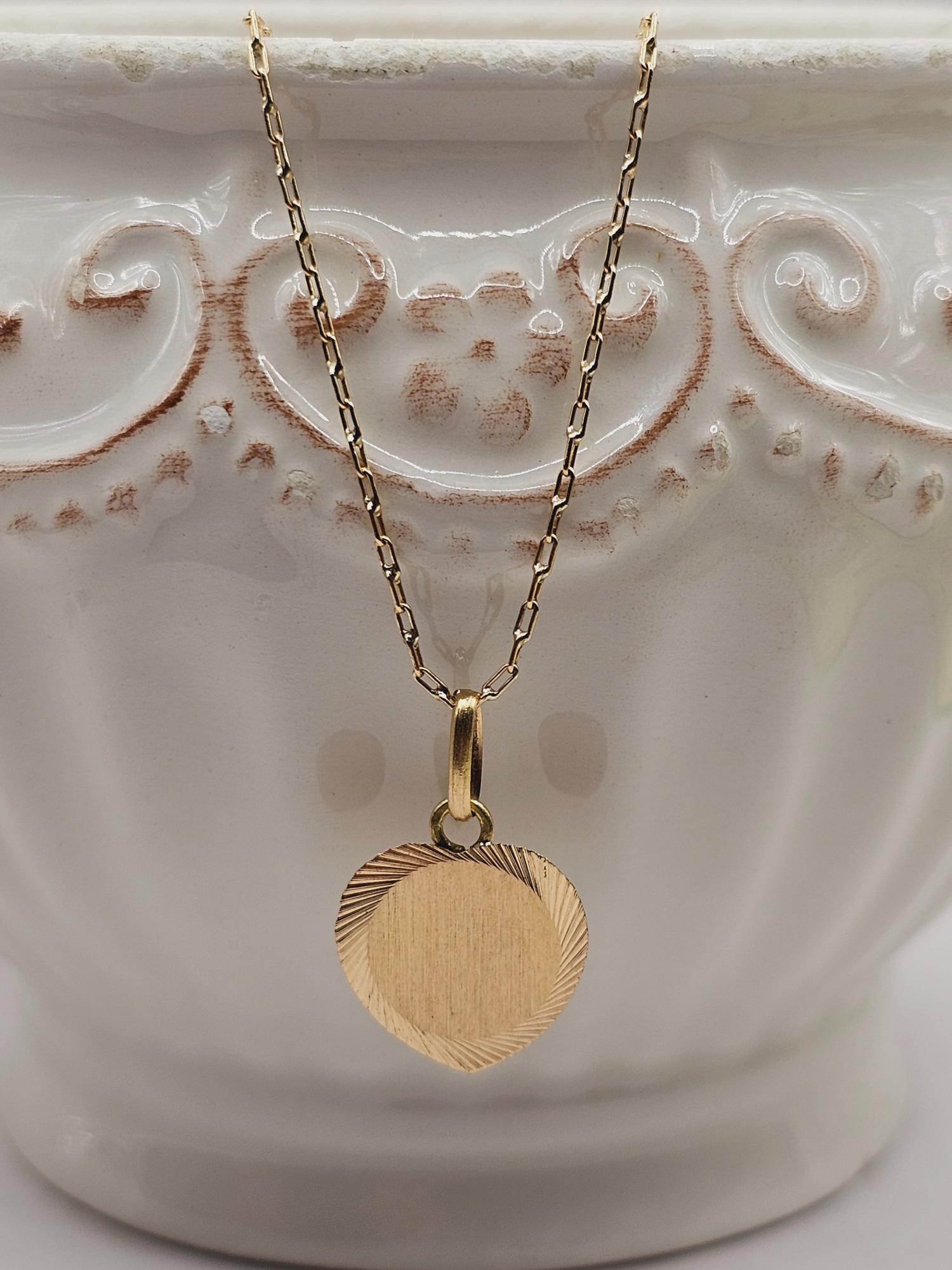 Cadena limada 50 cm y corazón satinado 14 mm 3 grs Oro 18k 1