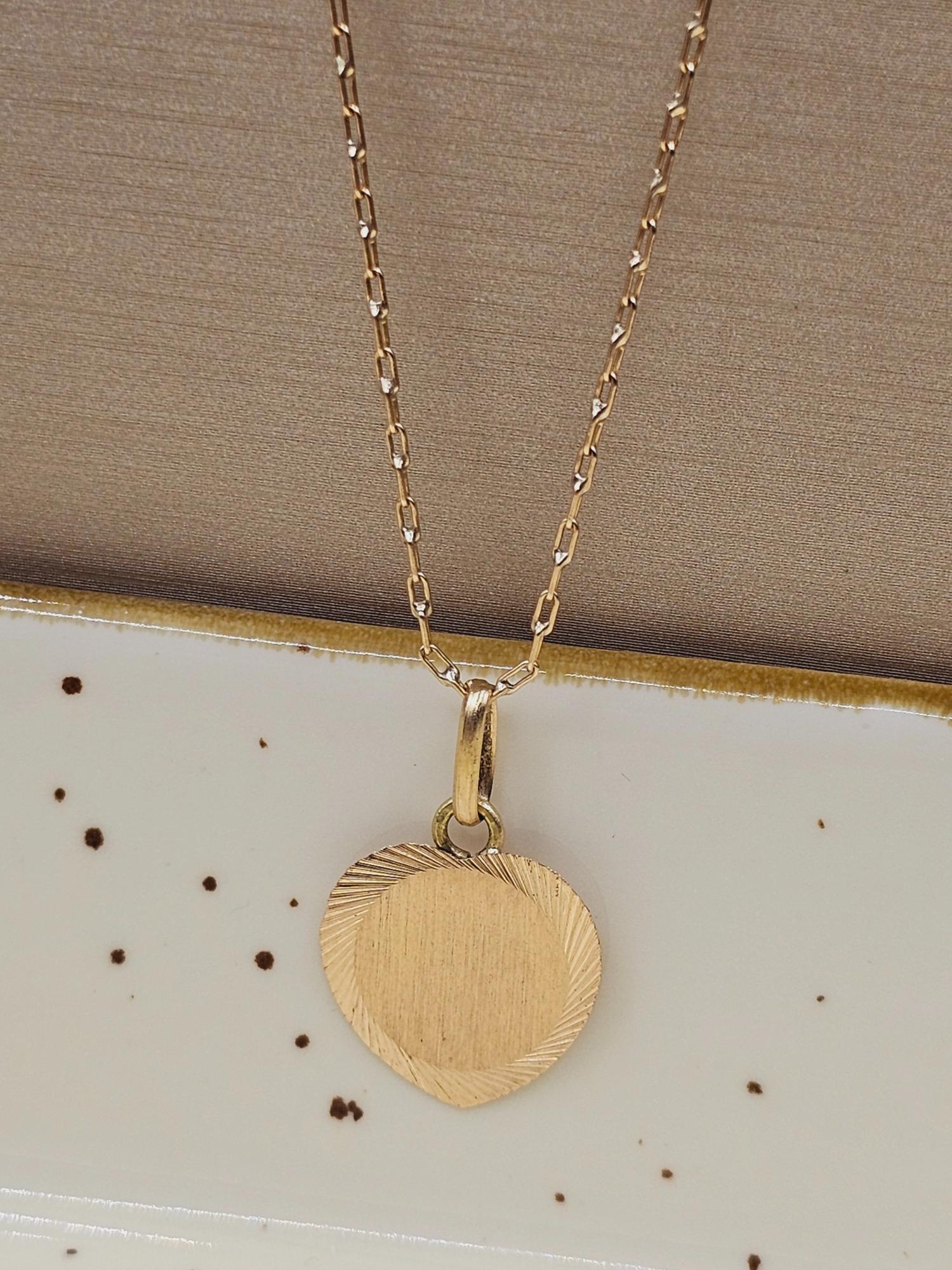 Cadena limada 50 cm y corazón satinado 14 mm 3 grs Oro 18k 4