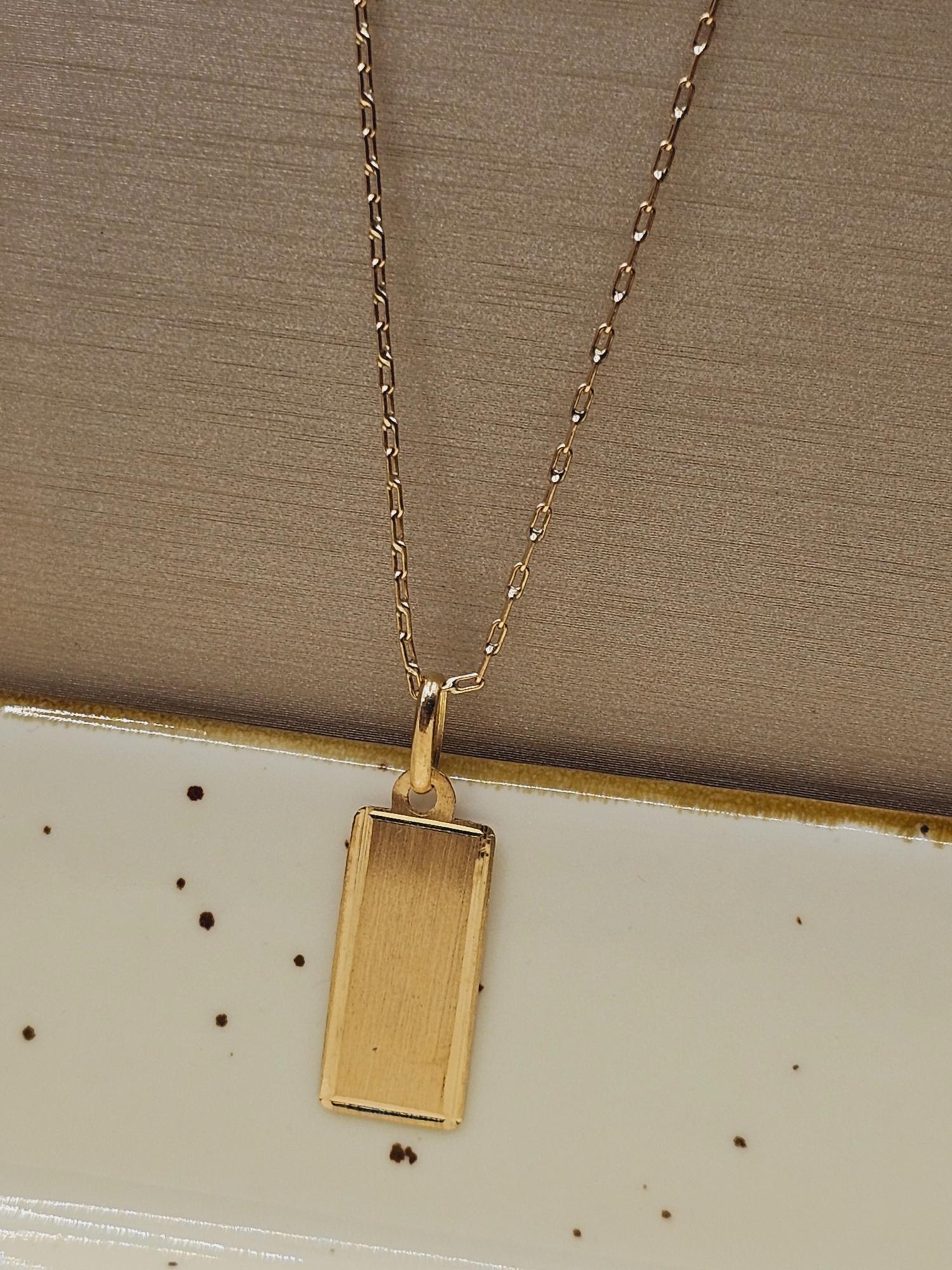 Cadena limada 50 cm y placa rectangular 2 cm 3.1 grs Oro 18k 4