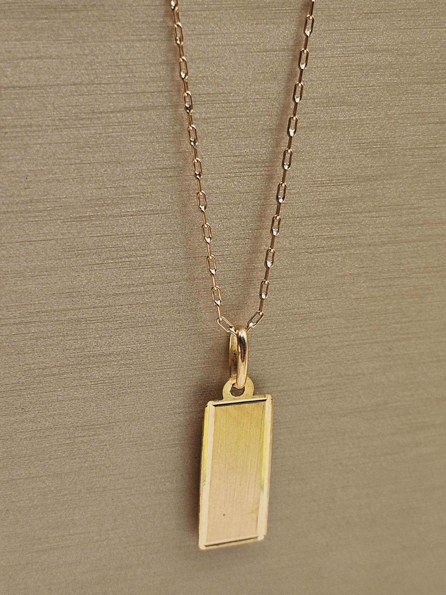 Cadena limada 50 cm y placa rectangular 2 cm 3.1 grs Oro 18k 1