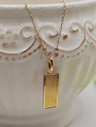 Cadena limada 50 cm y placa rectangular 2 cm 3.1 grs Oro 18k