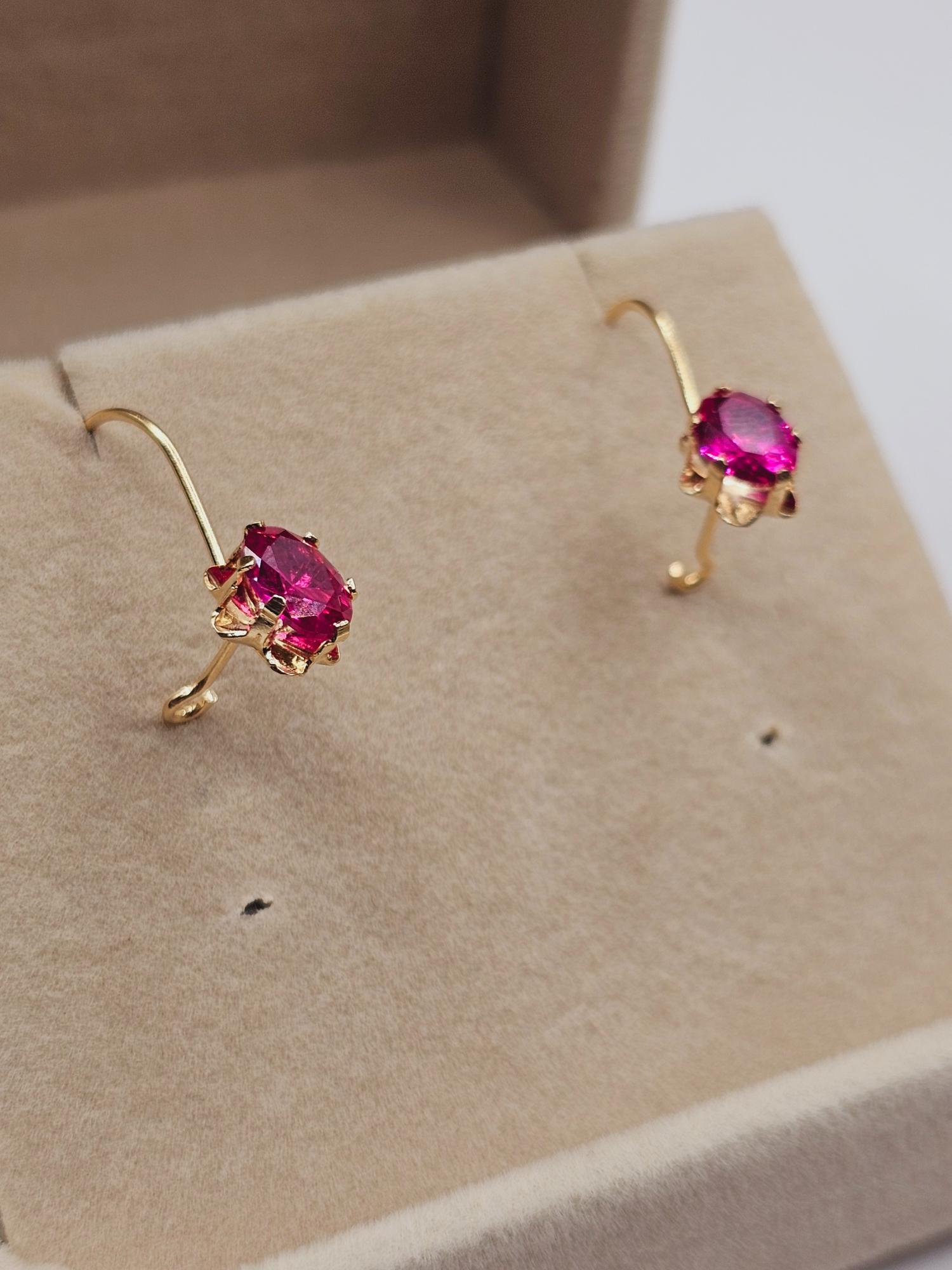 Aros chaton italiano con gancho y rubí 20 mm 1.5 grs Oro 18k 1