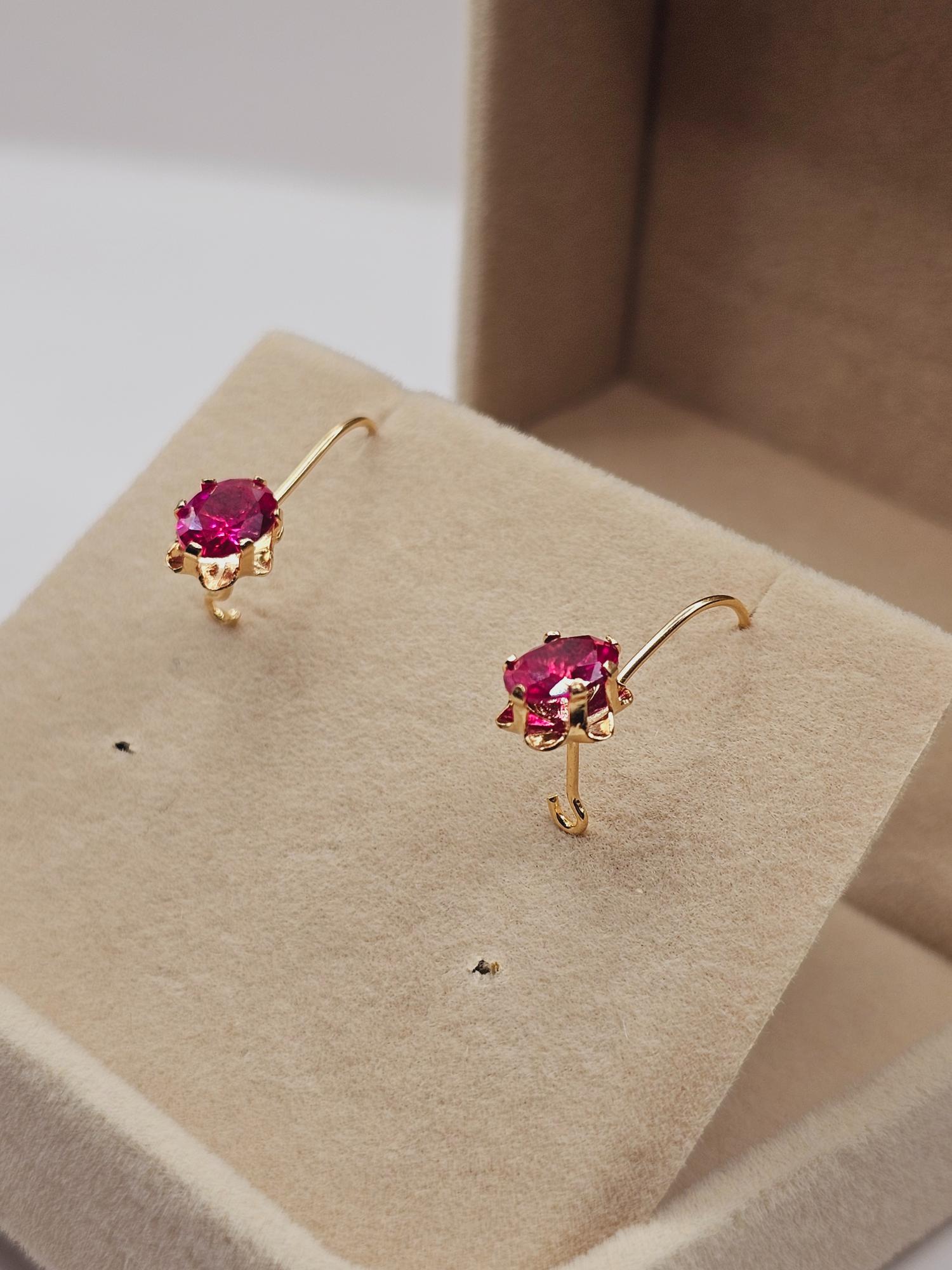 Aros chaton italiano con gancho y rubí 20 mm 1.5 grs Oro 18k 3