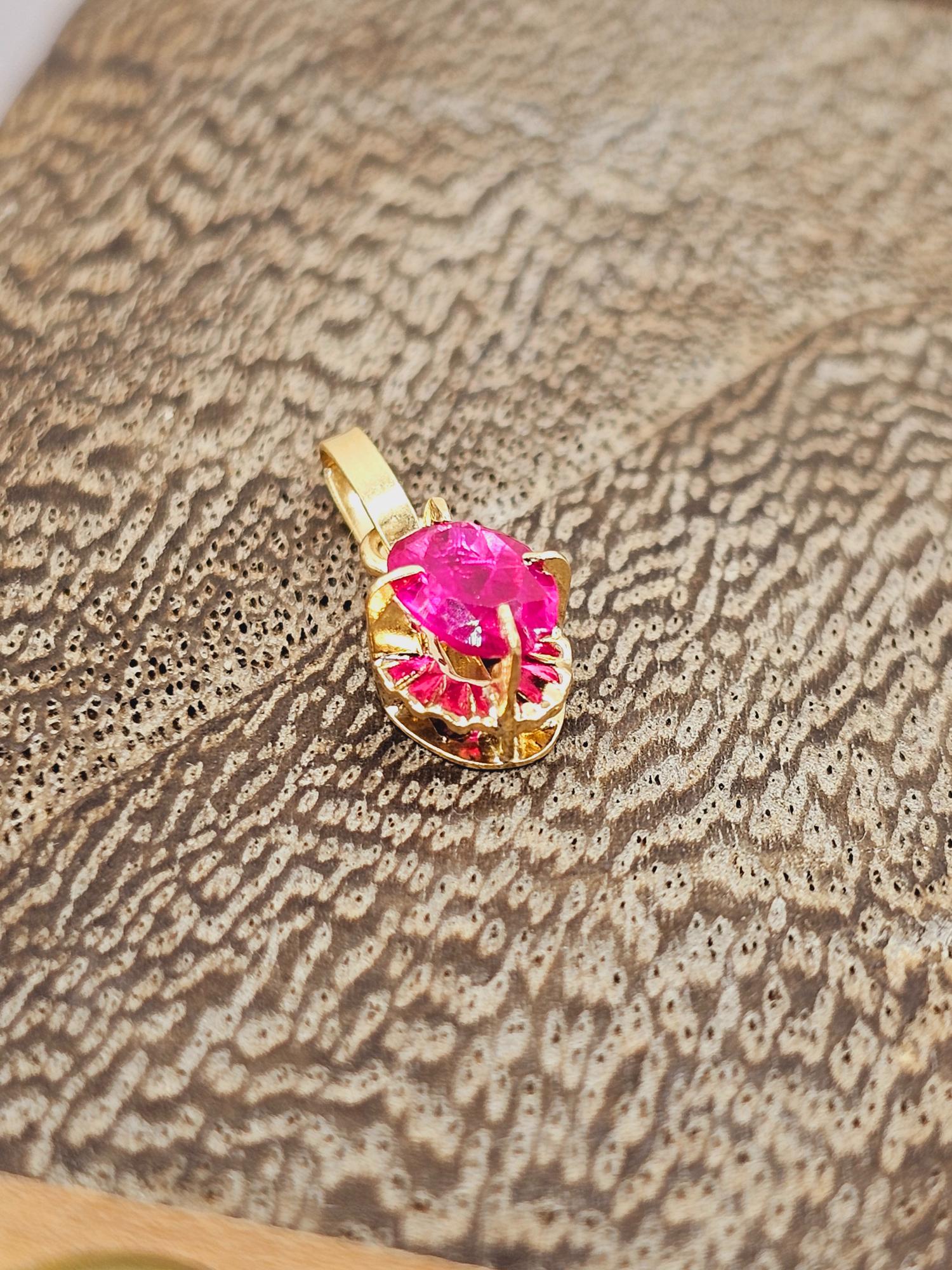 Colgante chaton ovalado con rubí 17 mm 1.1 grs Oro 4