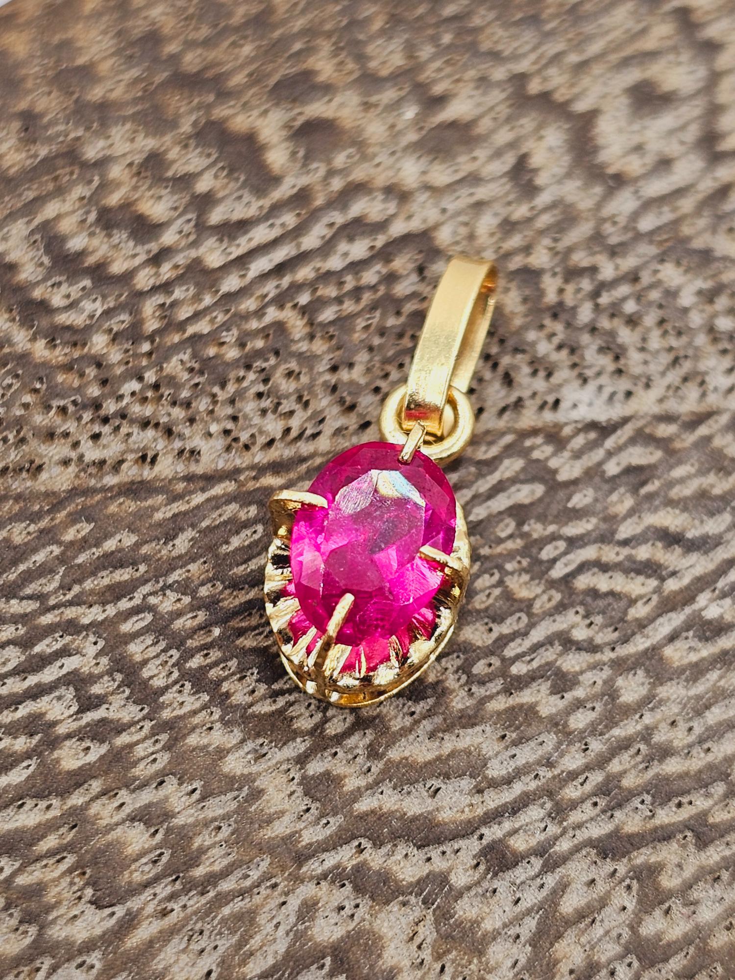 Colgante chaton ovalado con rubí 17 mm 1.1 grs Oro 5