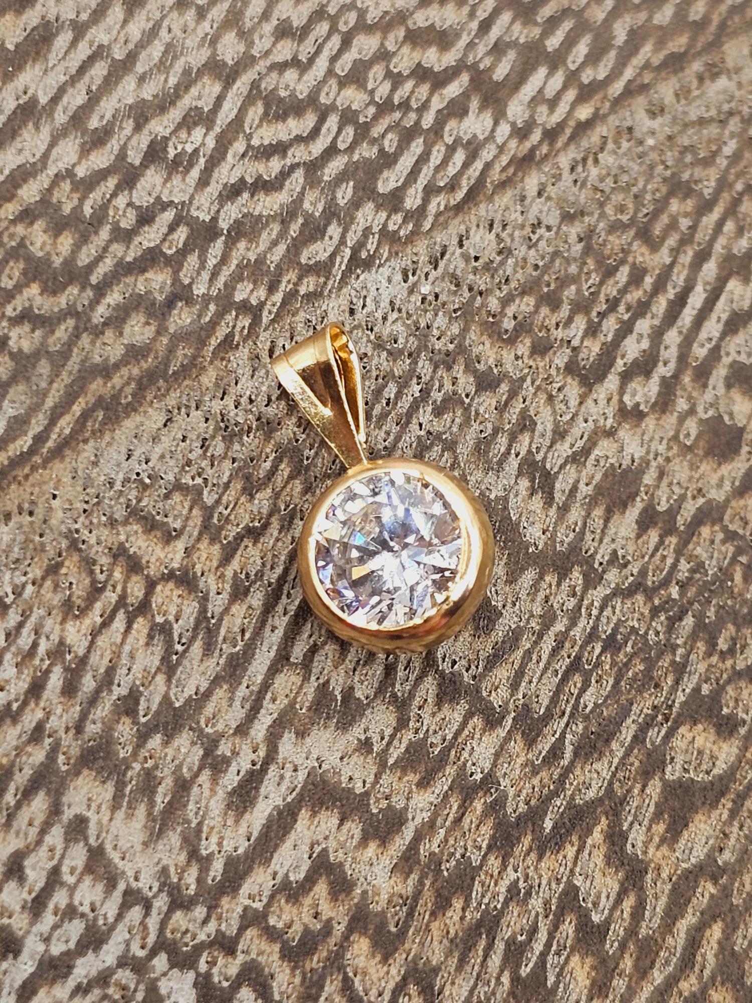 Colgante punto de luz 11 mm 0.5 grs Oro 18k 4