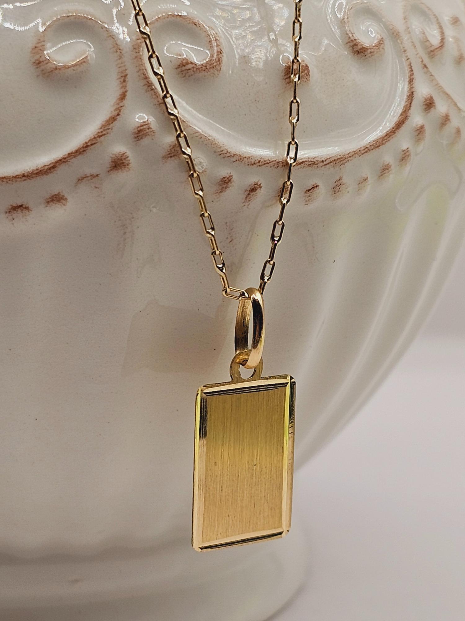 Cadena limada 50 cm y placa satinada 24 mm 3.1 grs Oro 18k 2