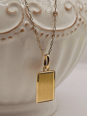 Cadena limada 50 cm y placa satinada 24 mm 3.1 grs Oro 18k