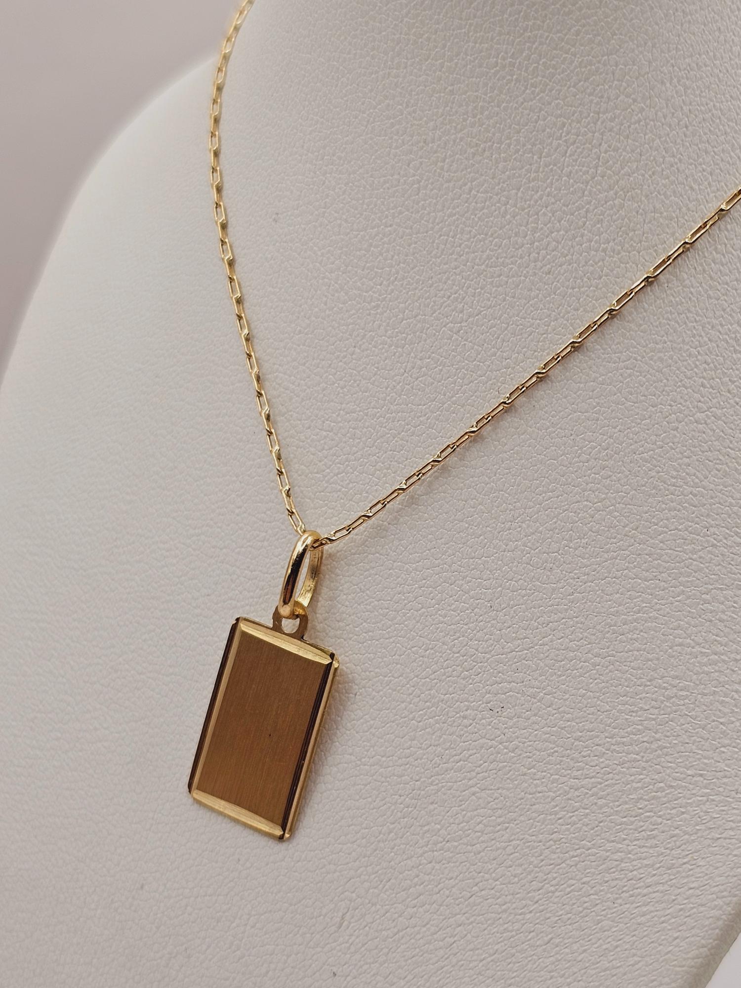 Cadena limada 50 cm y placa satinada 24 mm 3.1 grs Oro 18k 6