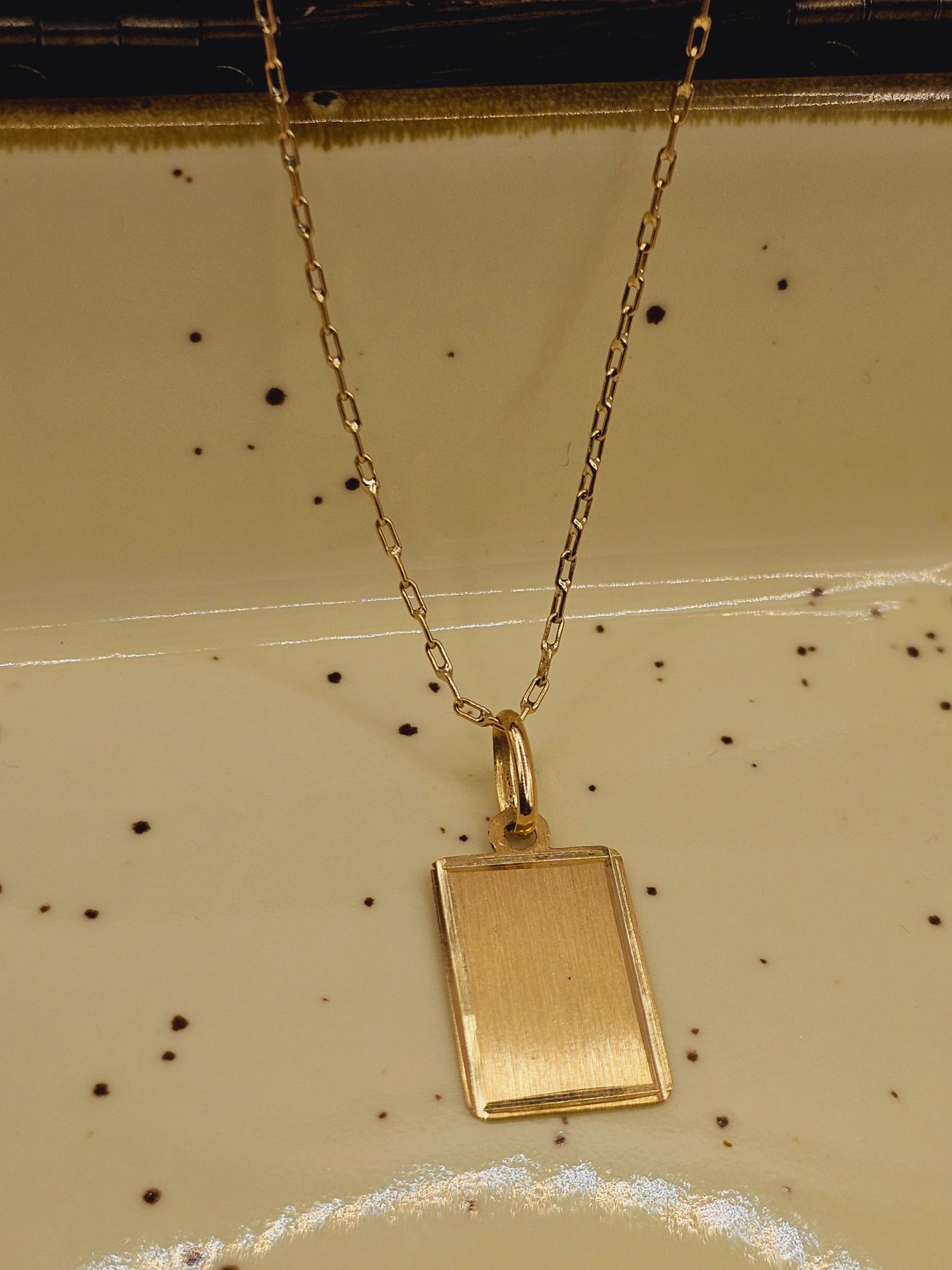 Cadena limada 50 cm y placa satinada 24 mm 3.1 grs Oro 18k 7